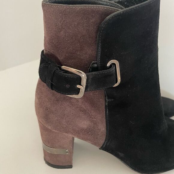 Stuart Weitzman Suede Ankle Boots - Black and Brown Size 5.5B - Picture 10 of 14